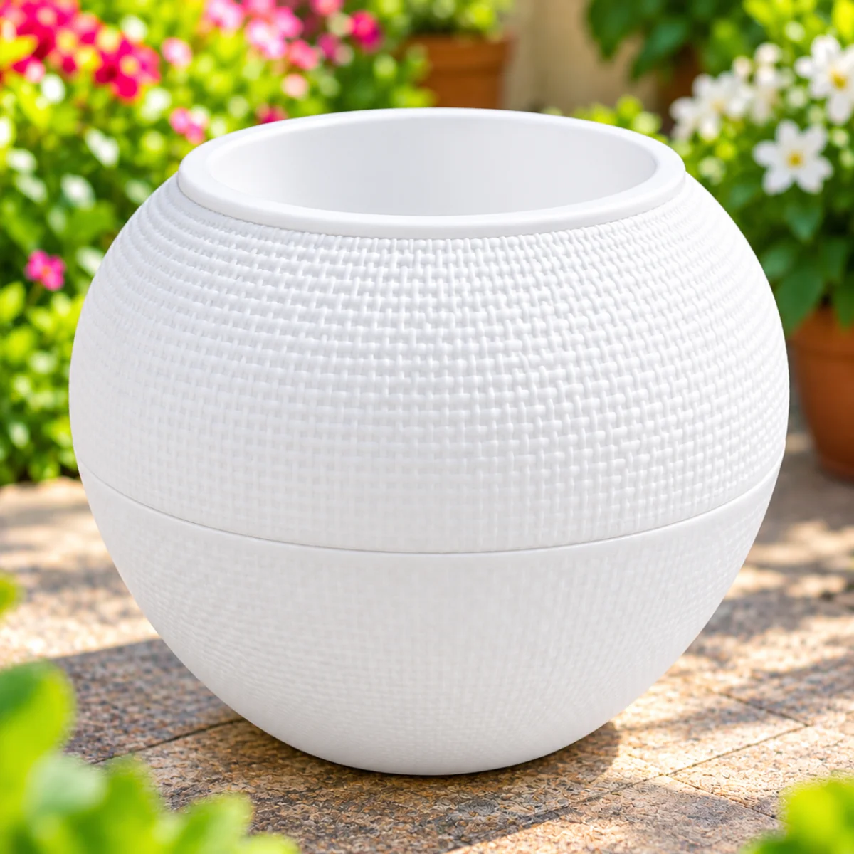 Kiwi-round-plastic-pot