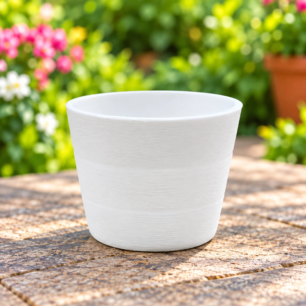 White-round-plastic-flower-pot